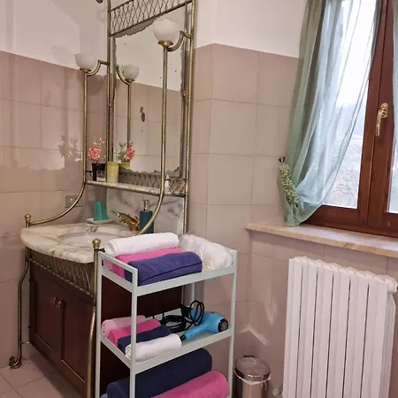 La Casa Di Elena Gasthof Camerino