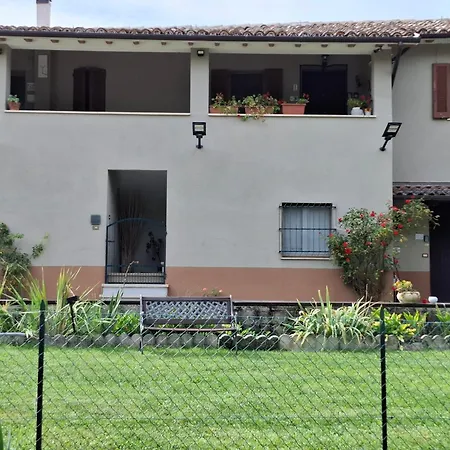 La Casa Di Elena Gasthof Camerino